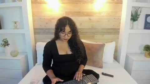 Snapshot of alysson_moon_ chatting on July 2026 04:45:01 AM A L Y online show from July 2026 04:45:01 AM