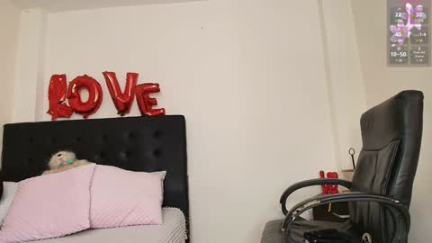 Isabella online show from February 2025 07:49:01 PM