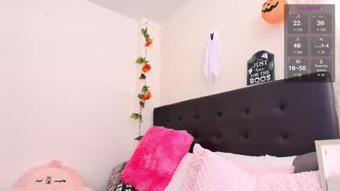 Isabella online show from October 2025 06:52:02 PM