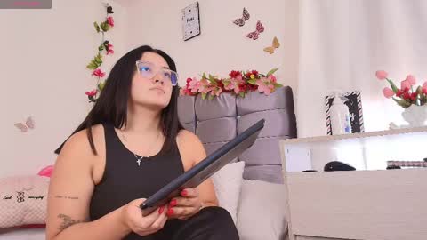 Snapshot of amabella_w chatting on April 2026 09:05:01 PM Isabella online show from April 2026 09:05:01 PM