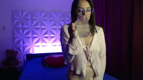 Snapshot of amalett chatting on May 2026 01:11:02 AM Amalett online show from May 2026 01:11:02 AM