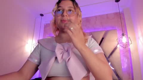 Snapshot of amalia_rosse_ chatting on March 2025 02:03:01 AM Amalia Im Back See you soon this January 7 at 10 pm Colombia time online show from March 2025 02:03:01 AM