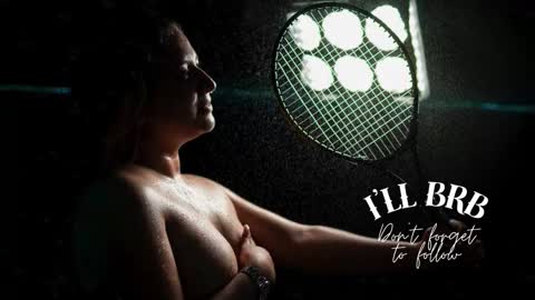 Snapshot of amalia_rosse_ chatting on October 2025 09:48:01 PM Amalia Im Back See you soon this January 7 at 10 pm Colombia time online show from October 2025 09:48:01 PM