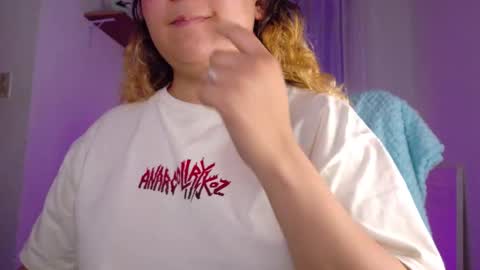 Snapshot of amalia_rosse_ chatting on December 2025 01:15:02 AM Amalia Im Back See you soon this January 7 at 10 pm Colombia time online show from December 2025 01:15:02 AM