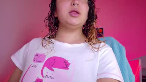 Snapshot of amalia_rosse_ chatting on March 2026 11:54:02 PM Amalia Im Back See you soon this January 7 at 10 pm Colombia time online show from March 2026 11:54:02 PM