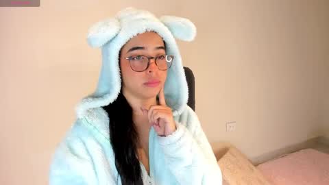 Amalia    real MIA  online show from May 2026 04:43:01 AM