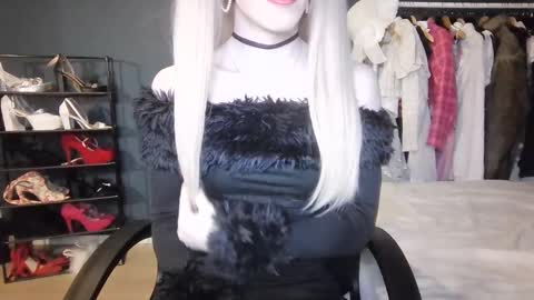 Snapshot of amaliecd chatting on December 2024 09:48:01 PM Amalie online show from December 2024 09:48:01 PM