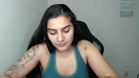 The queen of the biceps  online show from November 2025 05:13:02 PM