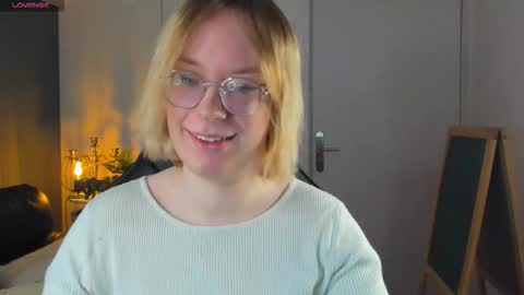 Hi im Amanda online show from November 2025 09:28:02 AM