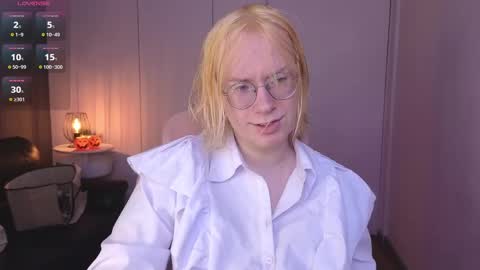 Snapshot of amanda_butlerr chatting on May 2026 01:19:01 PM Hi im Amanda online show from May 2026 01:19:01 PM