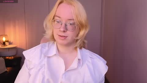 Snapshot of amanda_butlerr chatting on May 2026 02:04:01 PM Hi im Amanda online show from May 2026 02:04:01 PM