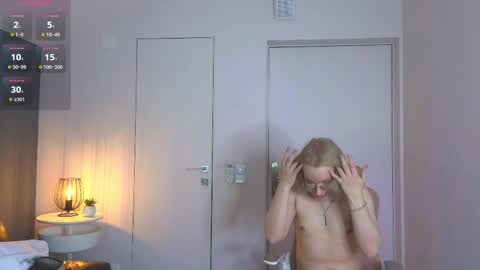 Snapshot of amanda_butlerr chatting on June 2026 02:33:01 PM Hi im Amanda online show from June 2026 02:33:01 PM