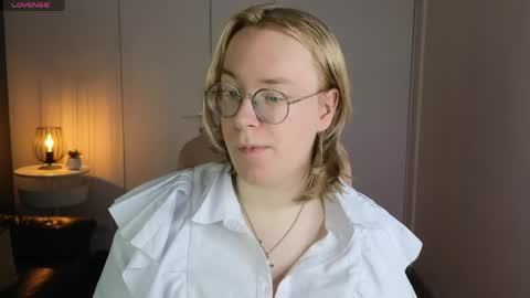Snapshot of amanda_butlerr chatting on June 2026 12:44:02 PM Hi im Amanda online show from June 2026 12:44:02 PM
