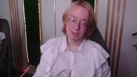 Snapshot of amanda_butlerr chatting on June 2026 02:04:01 PM Hi im Amanda online show from June 2026 02:04:01 PM