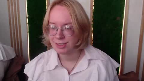 Snapshot of amanda_butlerr chatting on June 2026 12:09:02 PM Hi im Amanda online show from June 2026 12:09:02 PM