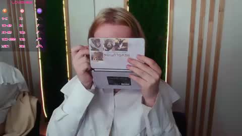 Snapshot of amanda_butlerr chatting on June 2026 12:22:01 PM Hi im Amanda online show from June 2026 12:22:01 PM