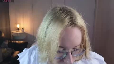 Snapshot of amanda_butlerr chatting on June 2026 03:29:01 PM Hi im Amanda online show from June 2026 03:29:01 PM