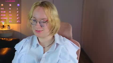 Snapshot of amanda_butlerr chatting on June 2026 10:15:01 AM Hi im Amanda online show from June 2026 10:15:01 AM