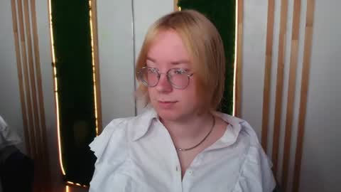 Snapshot of amanda_butlerr chatting on July 2026 12:22:02 PM Hi im Amanda online show from July 2026 12:22:02 PM