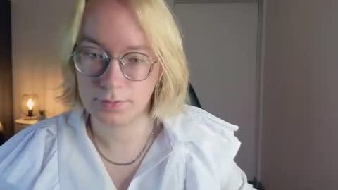 Snapshot of amanda_butlerr chatting on July 2026 01:37:02 PM Hi im Amanda online show from July 2026 01:37:02 PM