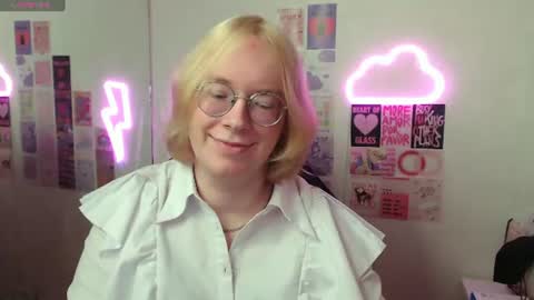 Snapshot of amanda_butlerr chatting on July 2026 01:13:02 PM Hi im Amanda online show from July 2026 01:13:02 PM