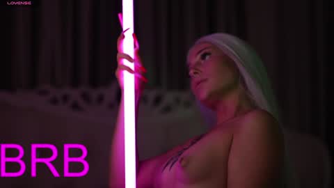 Snapshot of amandafarrell chatting on January 2025 12:20:01 PM Amanda Farrell online show from January 2025 12:20:01 PM