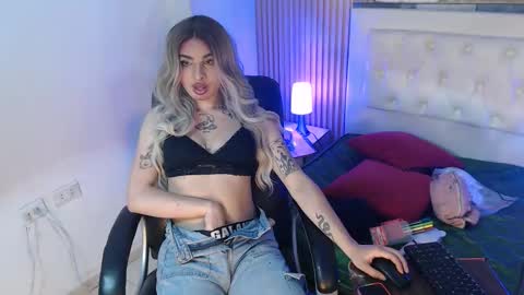 amapola_hs online show from October 2025 11:16:01 PM