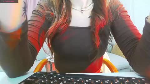 Snapshot of amaraluna_ chatting on April 2026 08:09:01 PM Nika online show from April 2026 08:09:01 PM