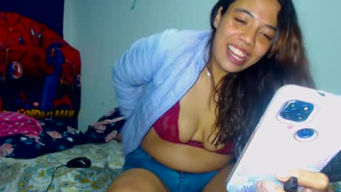 Snapshot of amararoberts08 chatting on December 2024 06:28:01 PM Amara Julia online show from December 2024 06:28:01 PM