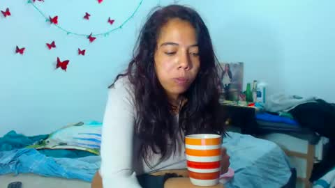 Snapshot of amararoberts08 chatting on December 2024 05:40:02 PM Amara Julia online show from December 2024 05:40:02 PM