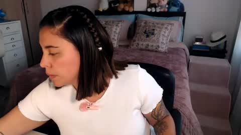 Snapshot of amarat_jolie chatting on June 2026 05:33:02 PM Mila online show from June 2026 05:33:02 PM