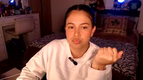 Snapshot of amarat_jolie chatting on July 2026 02:33:02 AM Mila online show from July 2026 02:33:02 AM