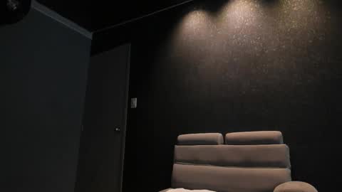 Emily online show from November 2025 11:32:02 AM