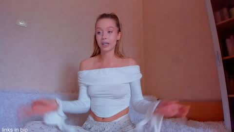 Roxy online show from September 2025 09:11:02 AM