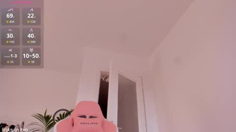 Snapshot of amazing_roxana chatting on May 2026 05:43:01 PM Roxy online show from May 2026 05:43:01 PM