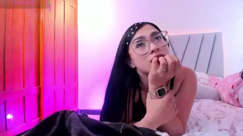 Snapshot of ambaar5 chatting on October 2025 02:41:02 AM Sara online show from October 2025 02:41:02 AM