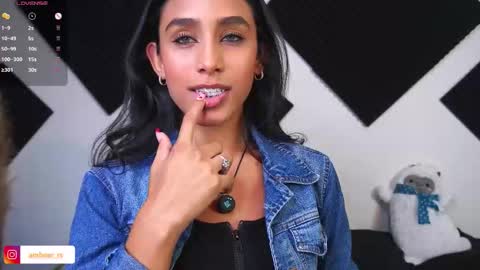 Snapshot of ambeer_rousess chatting on October 2025 01:23:01 AM Amber online show from October 2025 01:23:01 AM