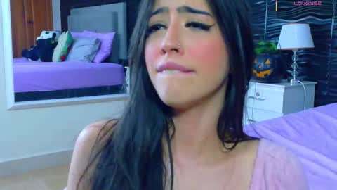 amber_bull online show from November 2025 01:10:01 PM