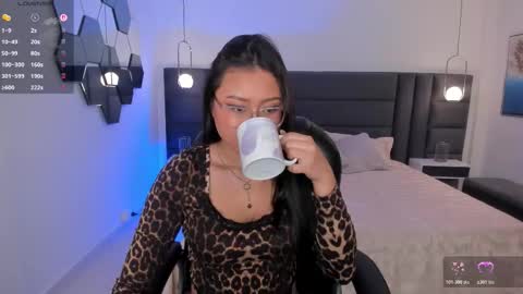 Amber  online show from November 2025 11:29:01 PM