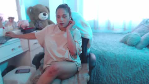 Amber  online show from February 2025 04:37:01 PM