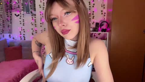 Amelia Aley  online show from February 2025 09:46:01 AM