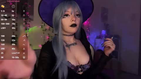 Amelia Aley  online show from October 2025 12:06:01 PM