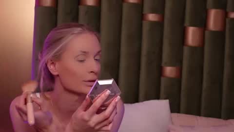 Amelia online show from June 2026 07:35:02 PM
