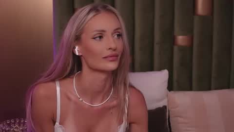 Amelia online show from July 2026 10:37:01 PM