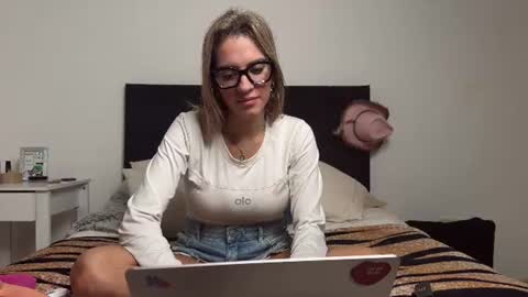 ameliaparadisex online show from July 2026 02:13:01 PM