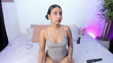 Snapshot of amelieburns18 chatting on January 2025 11:58:02 PM Amelie online show from January 2025 11:58:02 PM