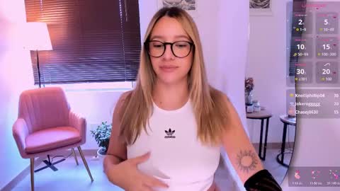 Amelie Graham online show from November 2025 07:13:01 PM