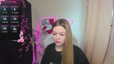 Snapshot of ameliepeach chatting on April 2026 01:28:02 AM Amelie online show from April 2026 01:28:02 AM