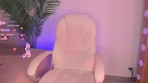 Snapshot of ameliie_brown chatting on January 2025 04:24:01 PM Amelie online show from January 2025 04:24:01 PM