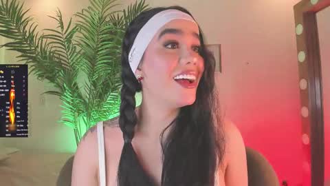 Snapshot of ameliie_brown chatting on November 2025 11:25:01 PM Amelie online show from November 2025 11:25:01 PM